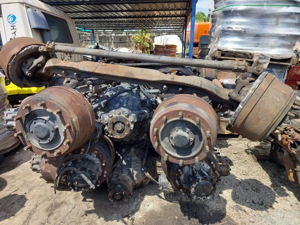 Hino 700 10 bolt Front and Rear axle (3)